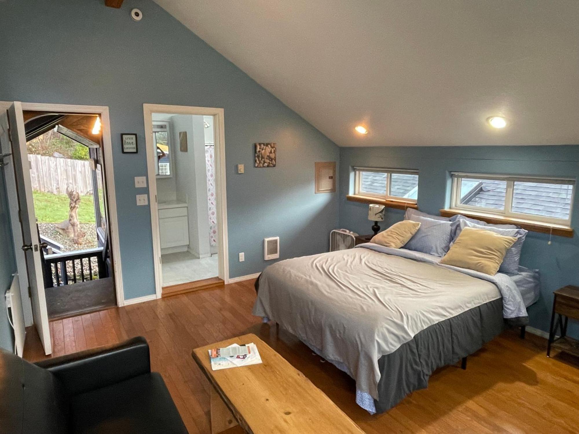 Oceanfront Studio/Loft: Alpacas, Oysters & Kayaks シェルトン エクステリア 写真
