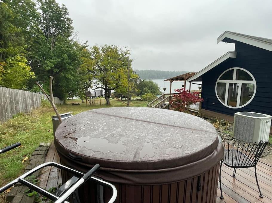 Oceanfront Studio/Loft: Alpacas, Oysters & Kayaks シェルトン エクステリア 写真