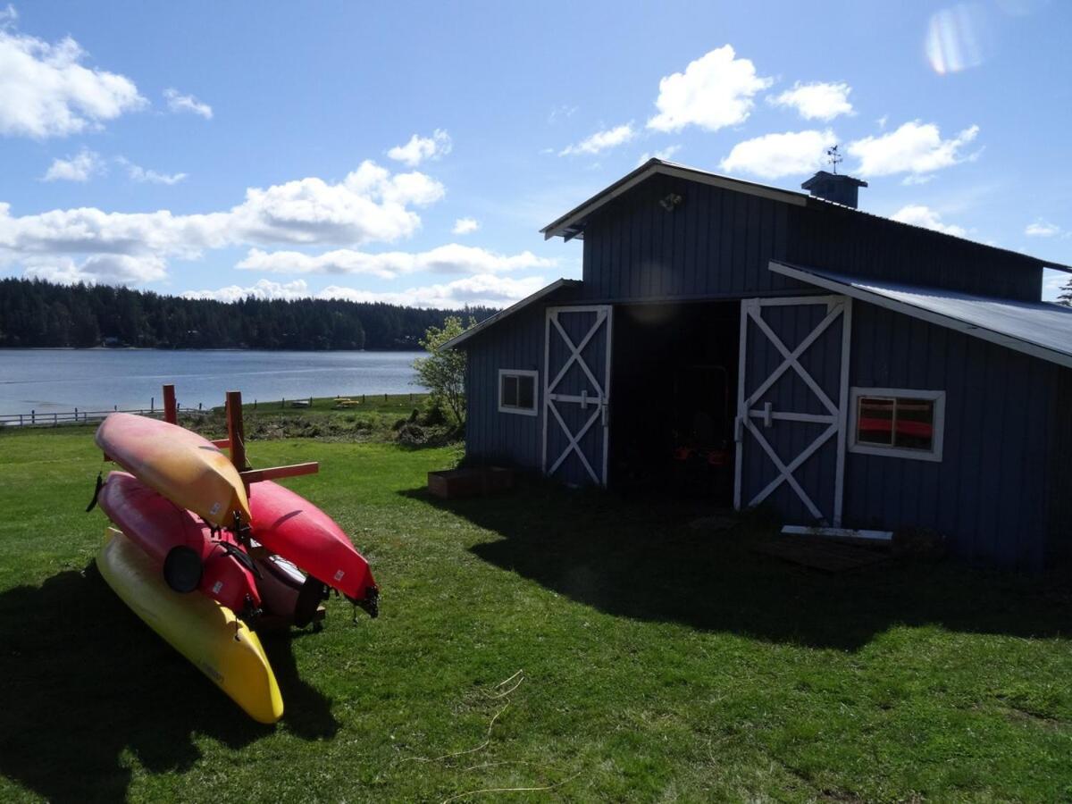 Oceanfront Studio/Loft: Alpacas, Oysters & Kayaks シェルトン エクステリア 写真